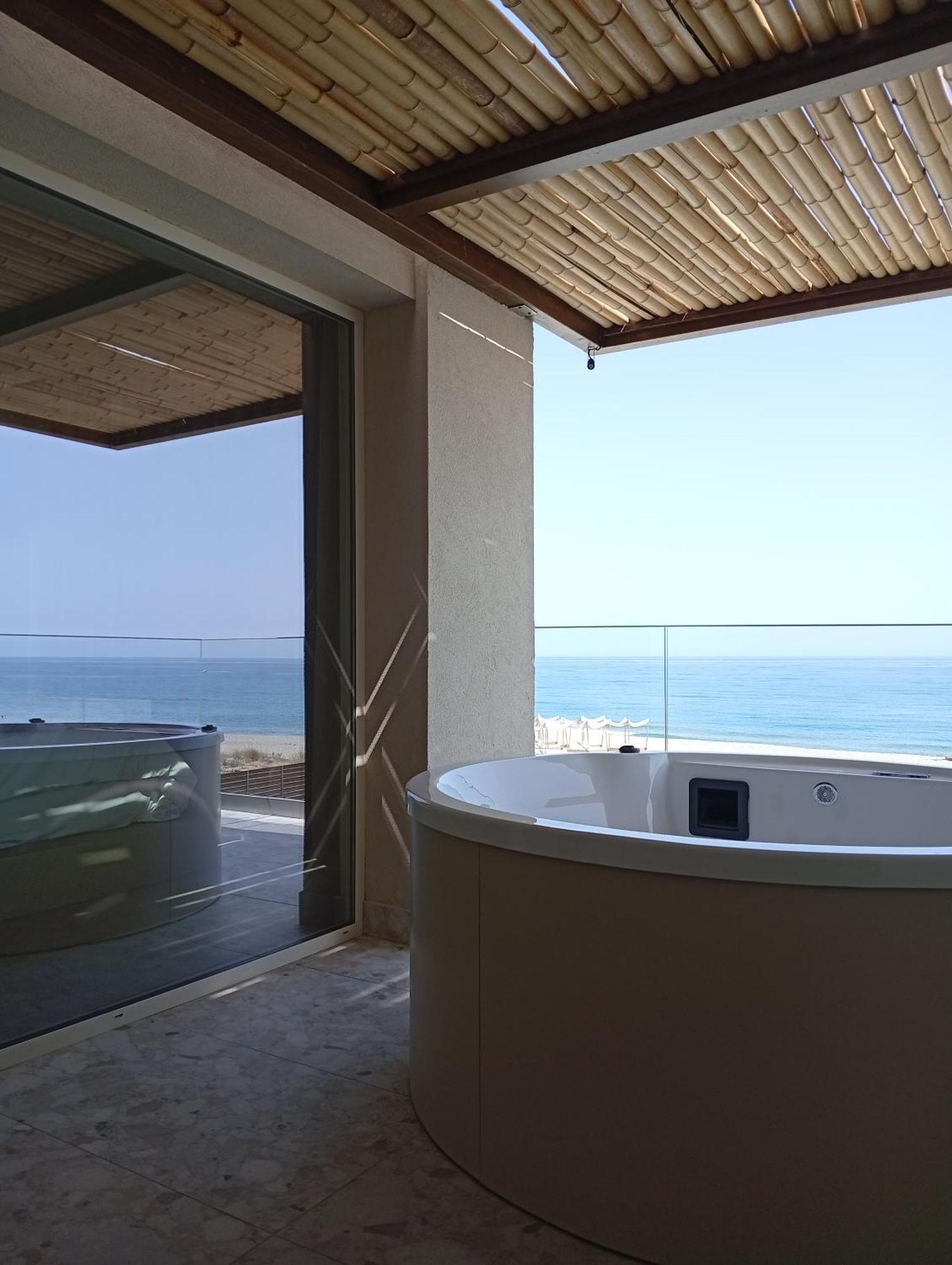 Uzenie All Suites Boutique Resort (Adults Only) Adelianos Kampos Zewnętrze zdjęcie